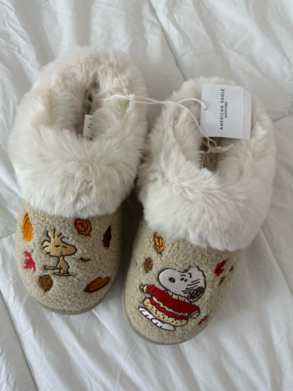 American Eagle Outfitters Women's Cream Snoopy & Woodstock Fleece Slippers